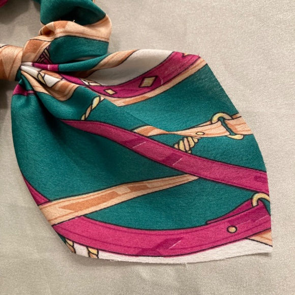 Handmade Hair Scrunchie Tie Elastic Bow Silky Material-Print Resembles Versace - Picture 6 of 12